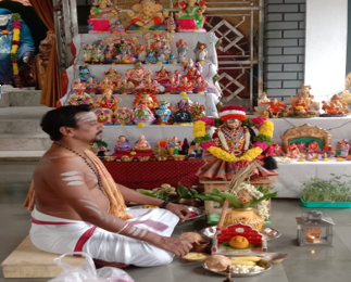 Devotees performing traditional dance